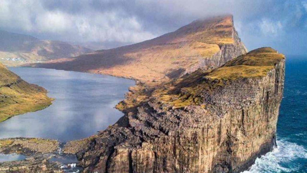 Un Lago Sospeso Sull Oceano La Magia Del Lago S Rv Gsvatn