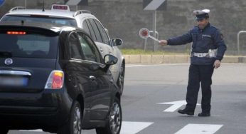 Il blocco del traffico a Milano resta anche se cala l'inquinamento