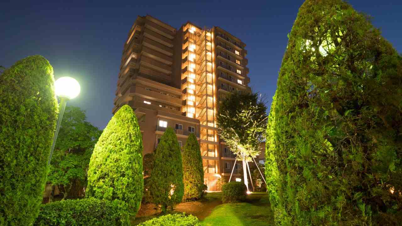 Siepi O Alberi In Condominio: Cosa Dice La Legge Per L'abbattimento