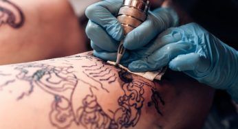 Tatuaggi, non farlo mai nei primi 30 giorni: ciò dovresti sapere