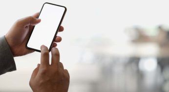 Utilizzo dello smartphone, ci rimette la vista: come rimediare