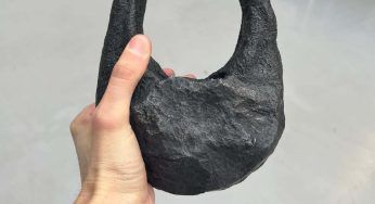 Creata una borsa nata da un meteorite: il prezzo è folle