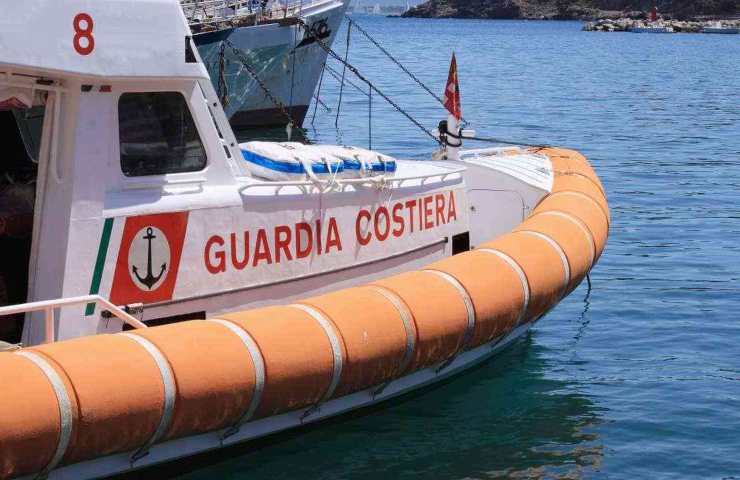 Lampedusa migranti sbarchi 24 ore