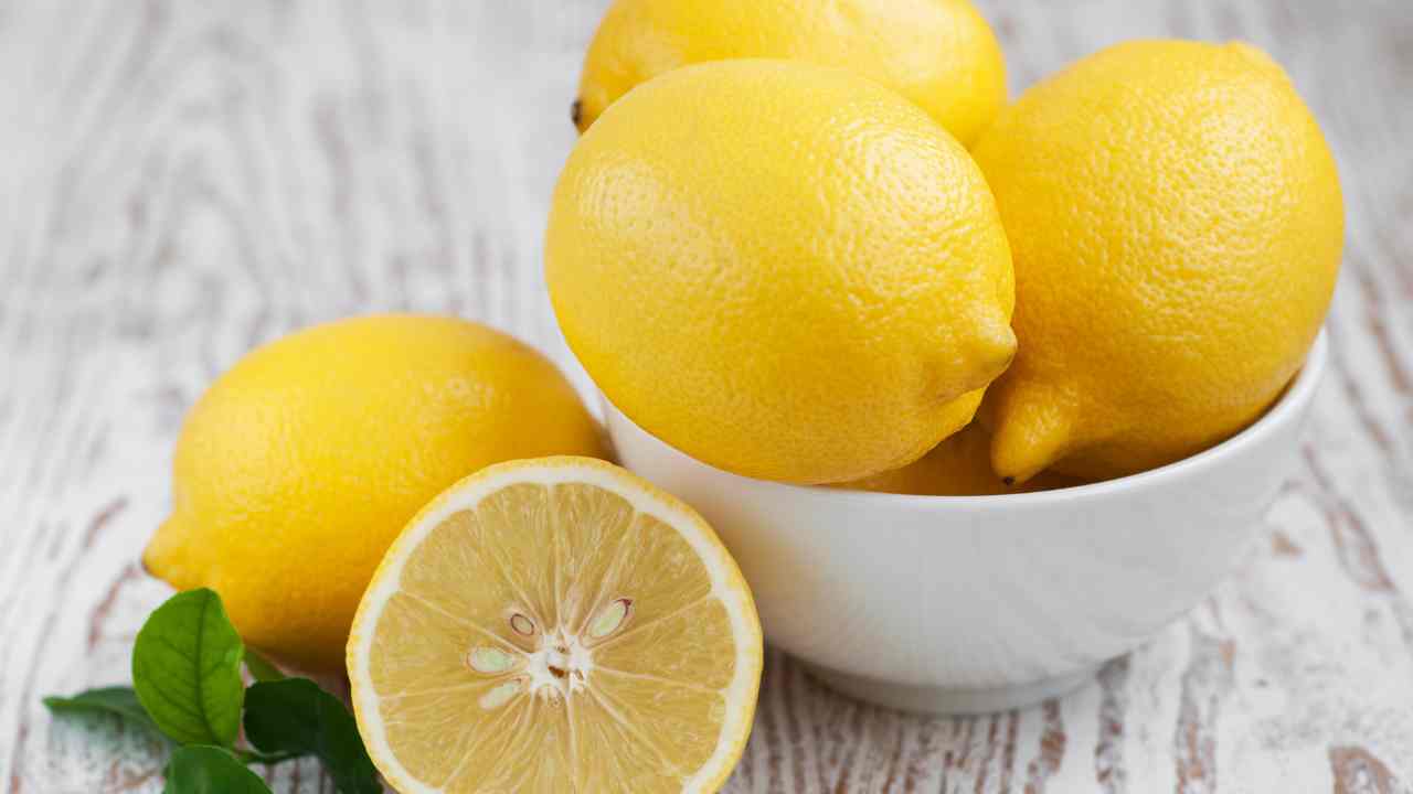 Il limone nel frigo fa male: ecco 4 effetti negativi su cuore e glicemia