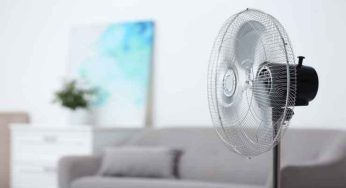 Posiziona delle bottiglie davanti il ventilatore: aria fresca senza spendere una fortuna