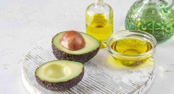 Addio rughe: prepara l’olio di avocado fatto in casa