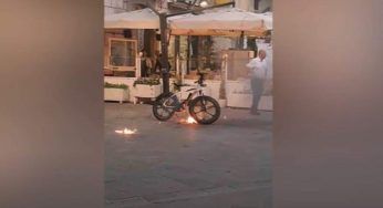 La bicicletta elettrica prende fuoco: timore quando le fiamme non si spengono – VIDEO