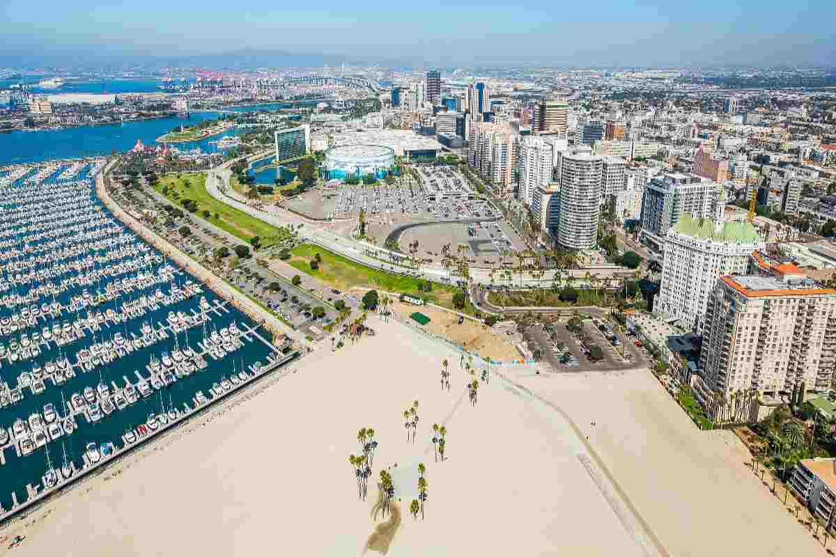 long beach los angeles invasa dai rifiuti