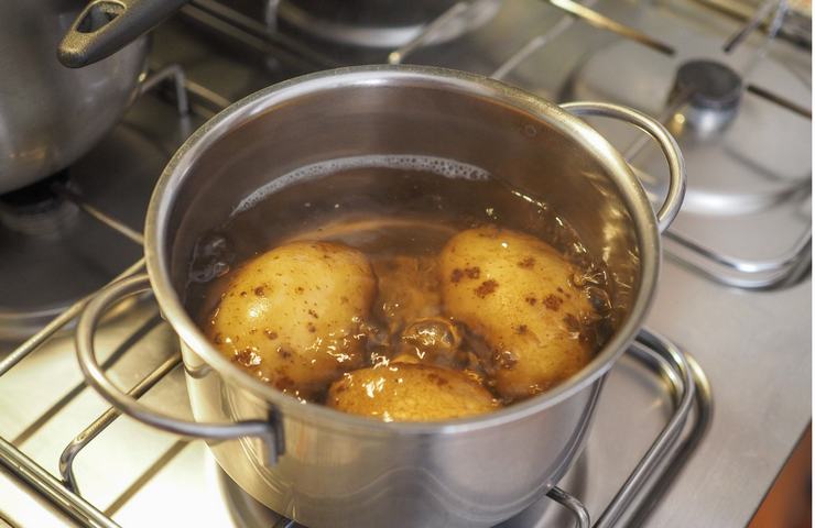 patate in pentola