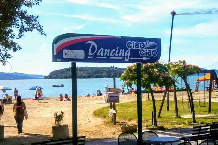 lago trasimeno camping