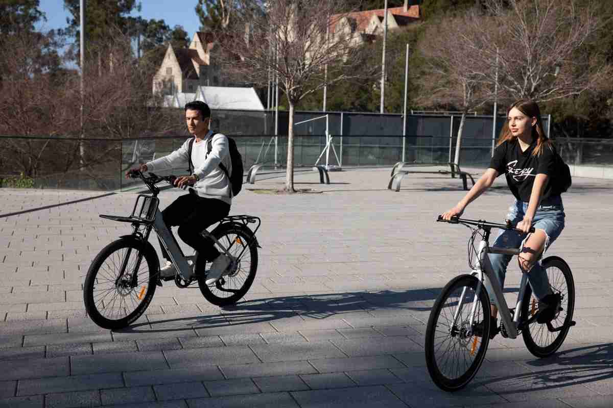 Ragazzi in bici